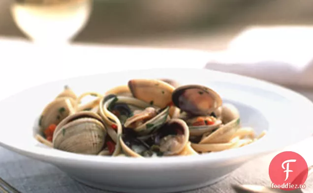 Linguine cu sos picant de scoici