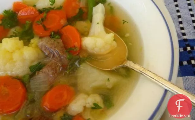 Supa de legume a mamei cu pui sau carne de vită (Germană Gemuse Suppe)