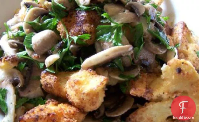 Salată de conopidă și pătrunjel parmezan