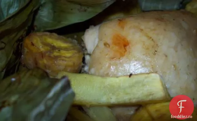 Pui și nucă de cocos în frunze de banană