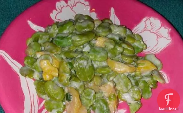 Paste cu fasole Fava și sos de lămâie