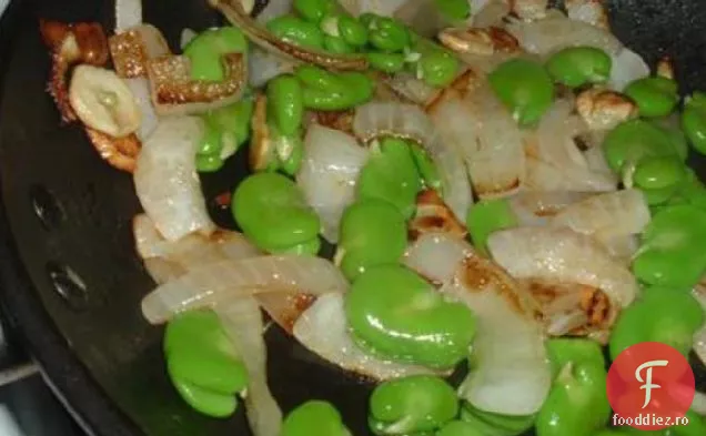 Ceapă Caramelizată Și Fasole Fava (Fasole)