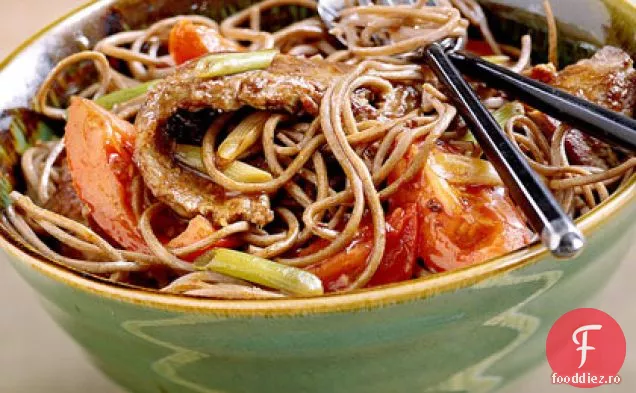 Soba cu carne de vită marinată și roșii