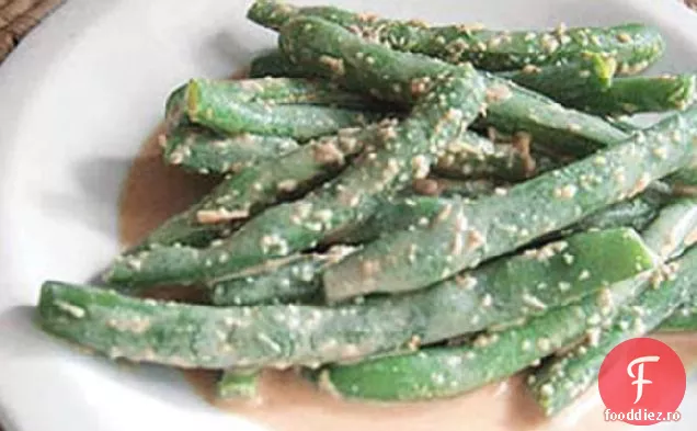 Fasole verde cu arahide
