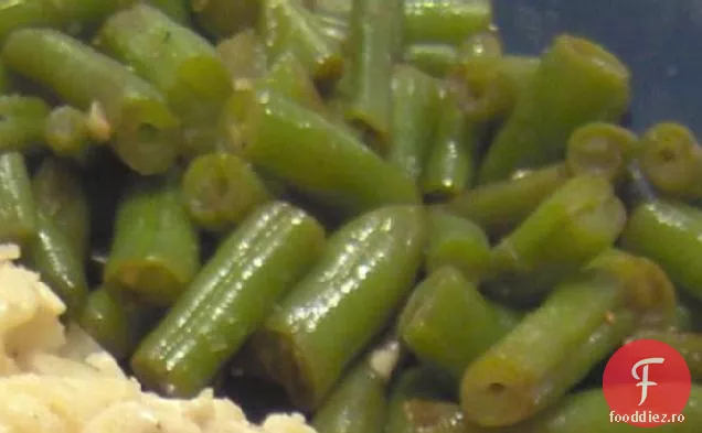 Fasole verde dintr-o cutie care nu are gust!