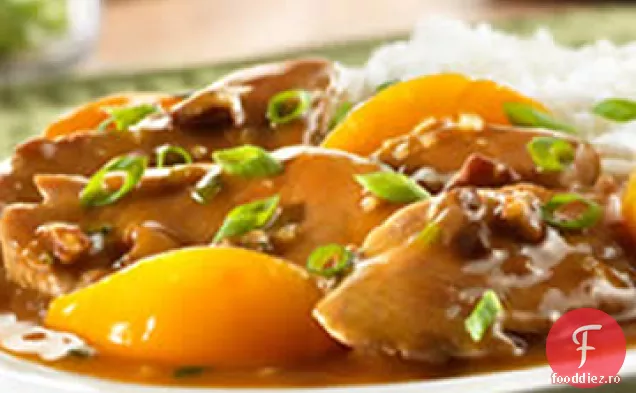 Filet de porc cu sos de piersici și nuci Pecan