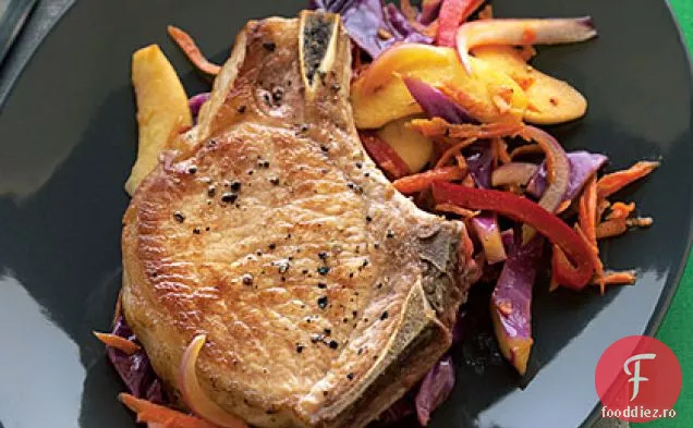 Cotlet de porc cu salată caldă de varză