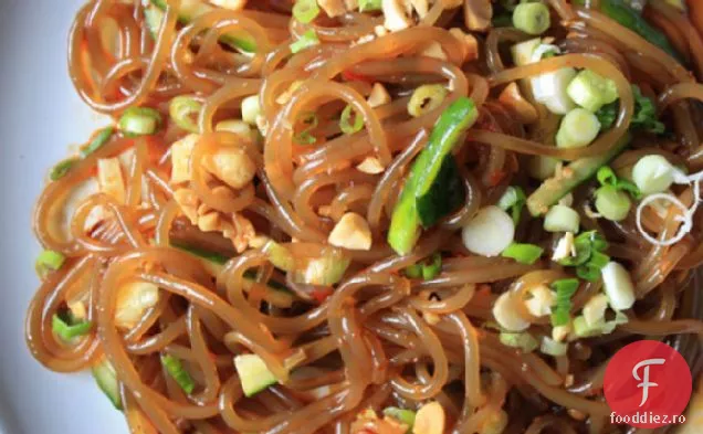 Vermicelli în ulei de Chili, sos de soia și oțet