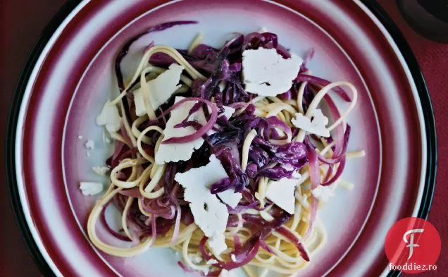 Linguine cu varză roșie