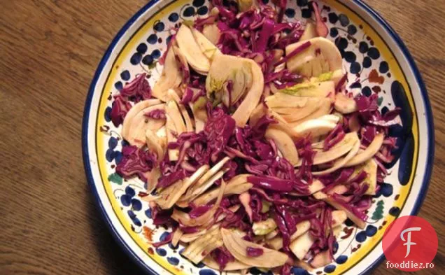 Salată Crocantă De Varză De Iarnă Și Fenicul