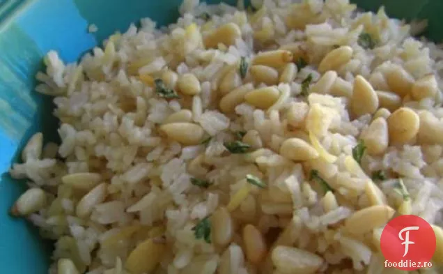 Pilaf De Orez Cu Nuci De Pin