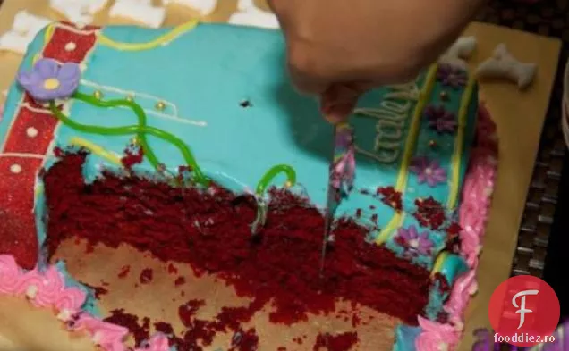 Tort De Catifea Roșie Extra Umed