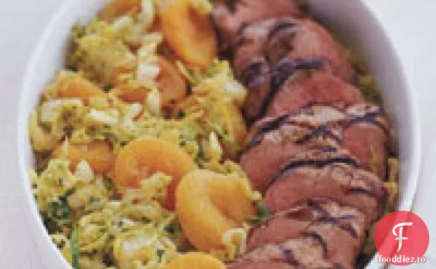 Carne de porc la grătar cu caise curry și varză Napa