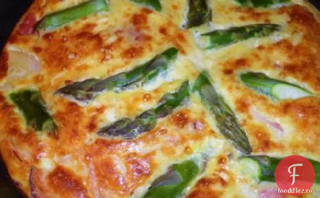 Sparanghel și șuncă Frittata