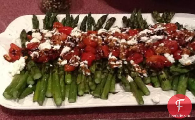 Sparanghel cu roșii balsamice și brânză de capră