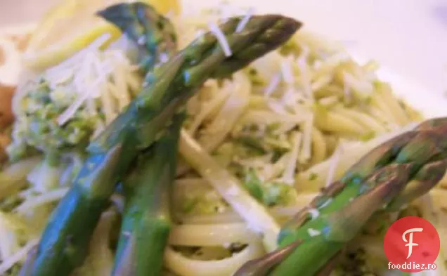 Fettuccine Cu Pesto De Sparanghel