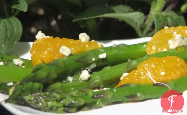 Salată De Brânză Albastră Și Sparanghel