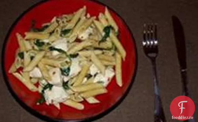 Sparanghel, pui și paste Penne