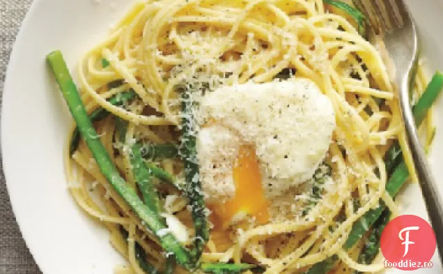 Linguine cu sparanghel și ou