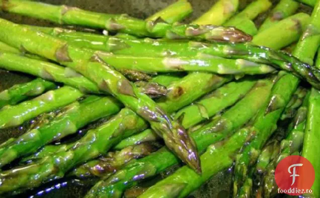 Sparanghel Prăjit Cu Sos Balsamic De Unt Brun