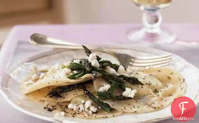 Ravioli Ricotta cu unt de semințe de Mac rumenit și sparanghel