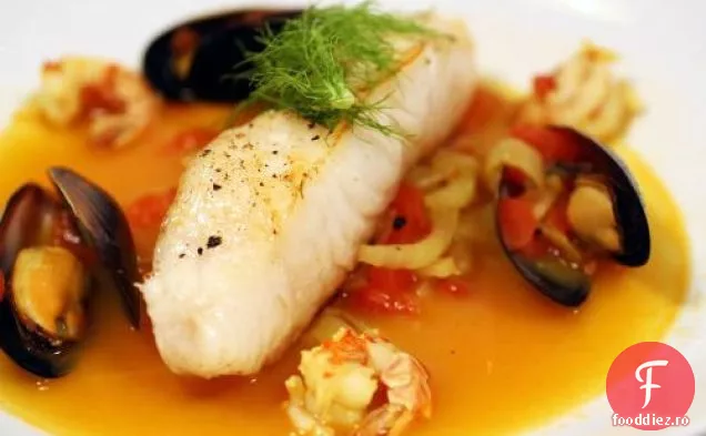 Franceză într-o clipă: biban de mare chilian cu bulion de Bouillabaisse