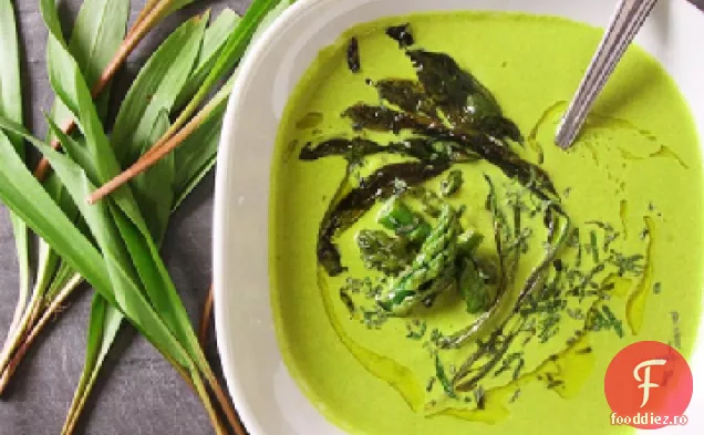 Sparanghel și supă de rampă cu iaurt