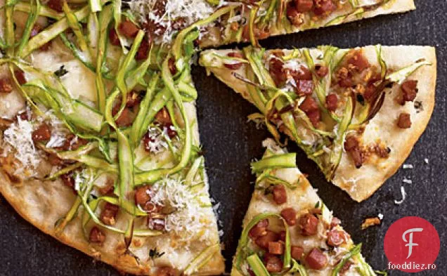 Pâine plată cu Pancetta, Mozzarella și sparanghel