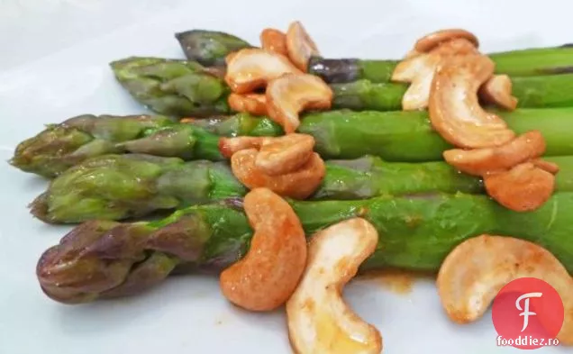 Penne cu sparanghel și cremă de lămâie-parmezan