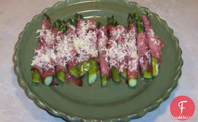 Sparanghel copt învelit în Prosciutto