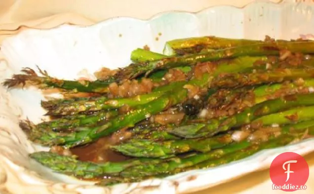Sparanghel prăjit cu unt Balsamic-șalot