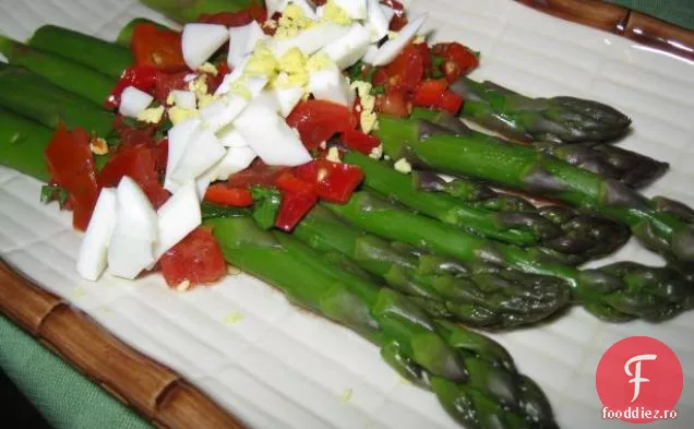 Salată balsamică de sparanghel și roșii Cherry