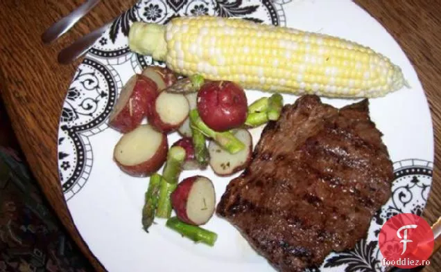 BBQ flanc Streak cu legume prăjite și porumb