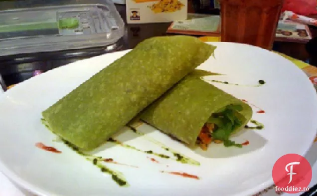 Împachetări Proaspete De Mozzarella Marinate Cu Ierburi