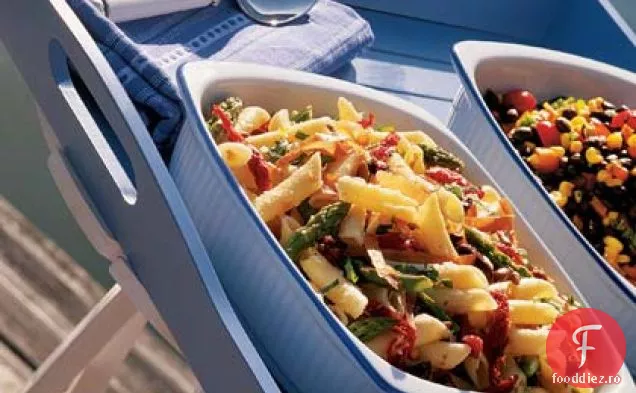 Salată de paste cu sparanghel și Pecorino