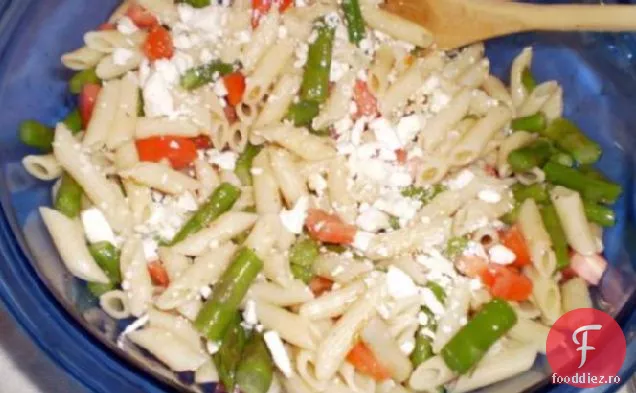 Sparanghel roșu, auriu și verde-salată de roșii-paste