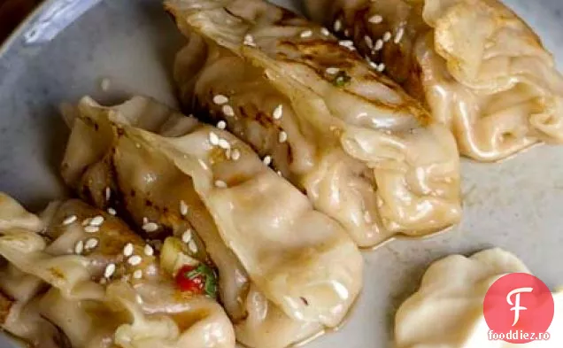 Gyoza vegetariană (găluște japoneze)