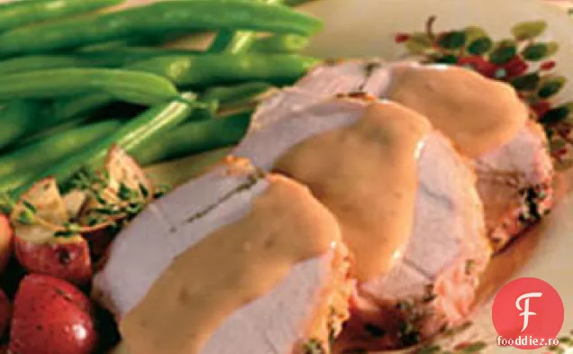 Friptură de porc cu ierburi și sos cremos de ciuperci