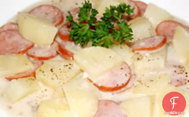 Kielbasa și coacerea cartofilor