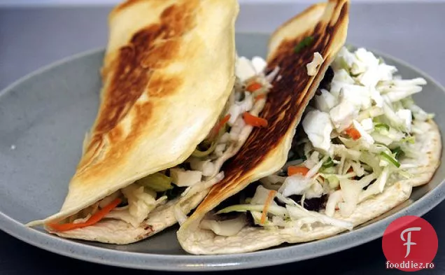 Tacos De Fasole Neagră Crocantă Cu Feta Și Slaw