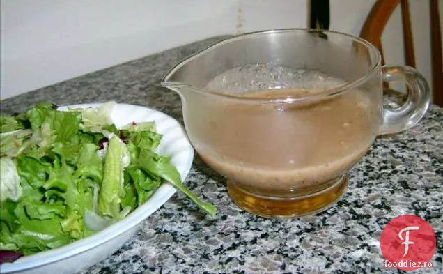 Sos De Salată Pecan-Usturoi
