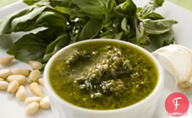 Pesto simplu de usturoi și busuioc