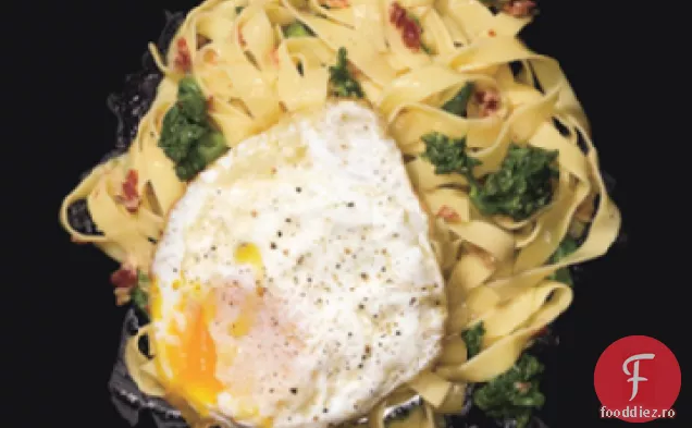 Fettucine Carbonara cu ouă prăjite