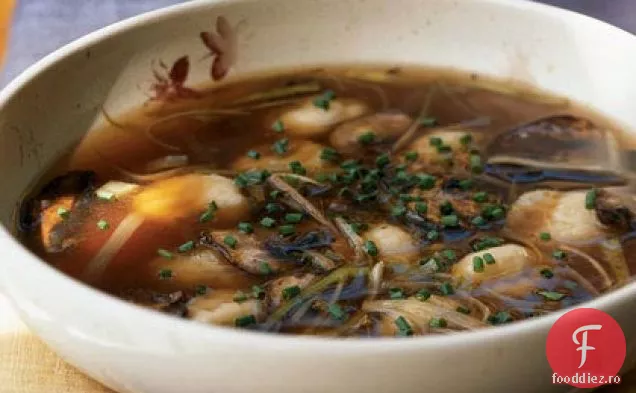 Gnocchi de cartofi în bulion de ciuperci