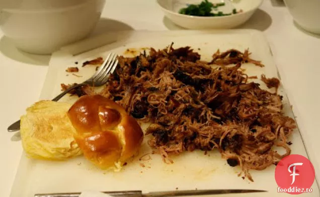 Sandvișuri de porc trase cu salată de fenicul-varză
