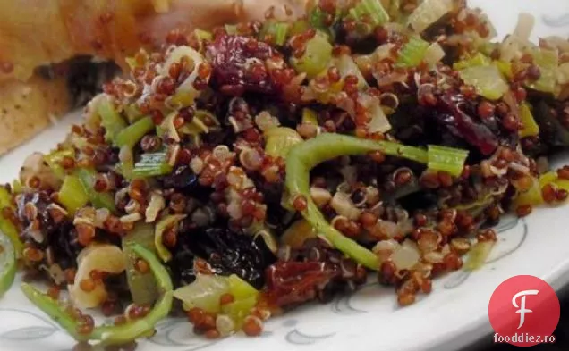 Umplutură de Quinoa cu praz, nuci și cireșe