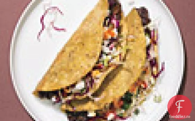 Tacos crocant de fasole neagră cu feta și salată de varză