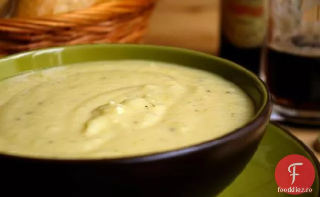 Supă de cartofi de Ziua Sfântului Patrick cu Pesto