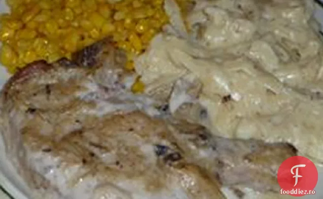 Cotlet de porc cu sos de ceapă de ciuperci