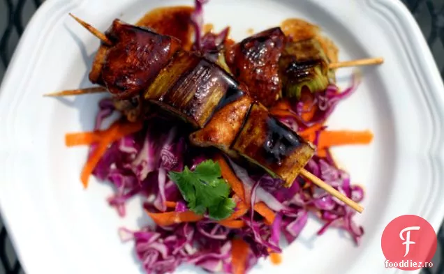 Burta de porc (sau pui) Yakitori & Slaw Asiatic